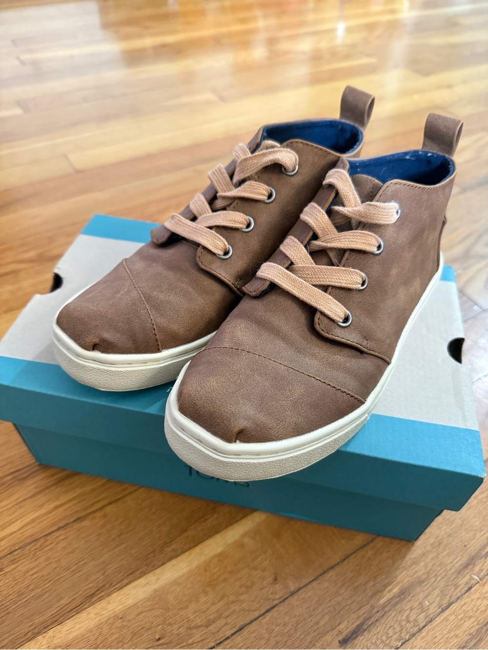 TOMS Botas Cupsole Toffee Microsuede Sneakers Boys Size 4